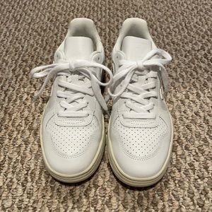 Veja V-10 Sneaker Size 7 White